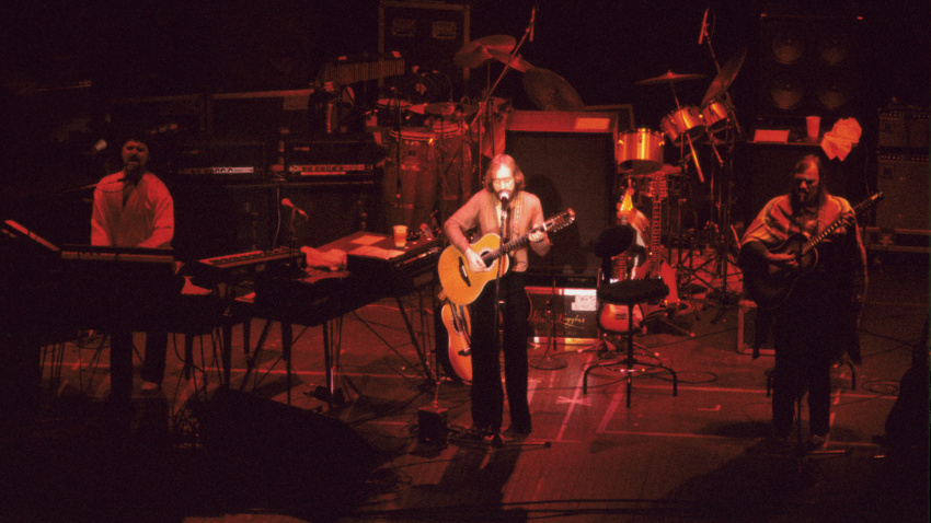 GD02EB Dave Mason in concert in Charleston, South Carolina, in 1975.