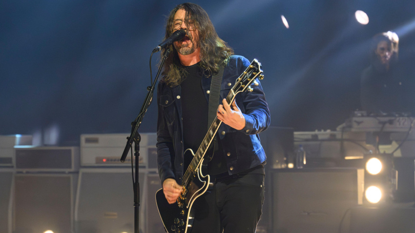 3DRY7BJ EDITORIAL USE ONLY Dave Grohl of Foo Fighters performing during filming for the Graham Norton Show, at BBC Studioworks 6 Television Centre, Wood Lane, London, to be aired on BBC One on Friday evening. Picture date: Thursday February 19, 2026. Picture credit: Jas Lehal/PA Media Assignments