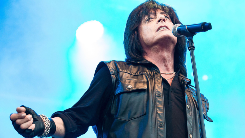 2XN0WTC Joe Lynn Turner performing live