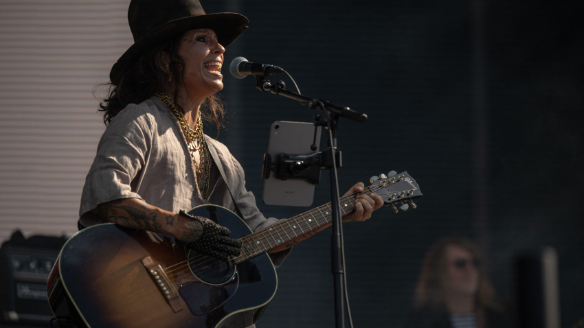 3BFPNPW Linda Perry of 4 Non Blondes performs on Day 2 of BottleRock Napa Valley Music Festival at Napa Valley Expo on May 24, 2025 in Napa, California. Photo