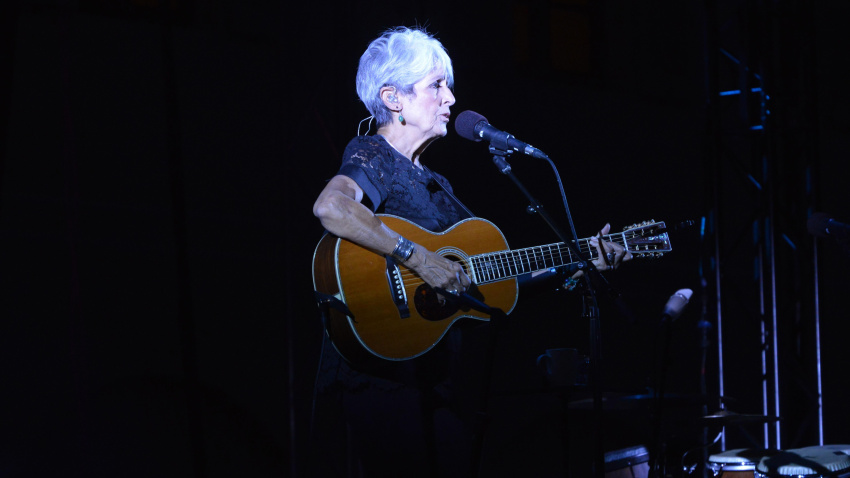 2HK7WJE Last concert in Italy of Joan Baez