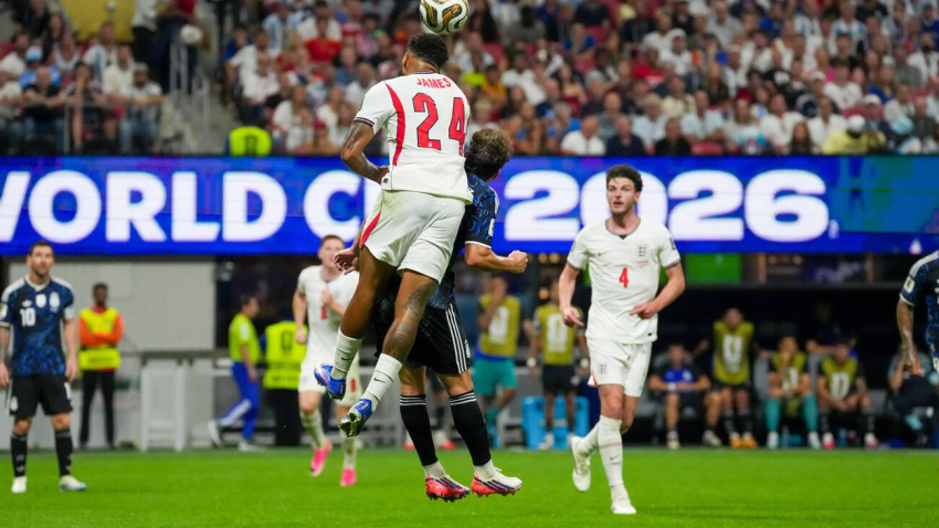 3F28786 3F28786 Atlanta, Georgia, USA. 17th July, 2026. Defender REECE JAMES (24) of England heads the ball against an Argentina player during England vs Argentina Fourth Stage Semi-Finals match in ATLANTA, Georgia. Argentina wins 2-1. (Credit Image: © Malachi Gabriel/ZUMA Press Wire) EDITORIAL USAGE ONLY! Not for Commercial USAGE!