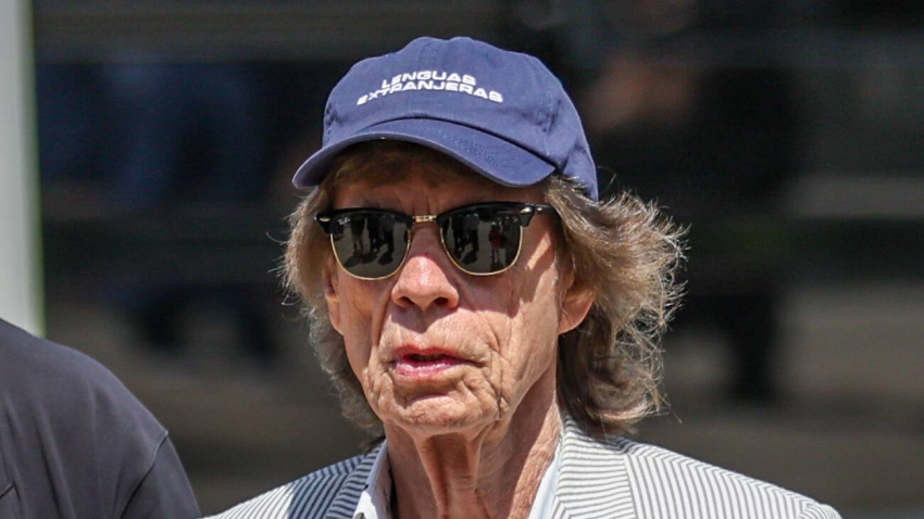 3F3RE1J Mick Jagger of Great Britain seen during FIFA World Cup 2026 final football match between Spain and Argentina at MetLife Stadium.