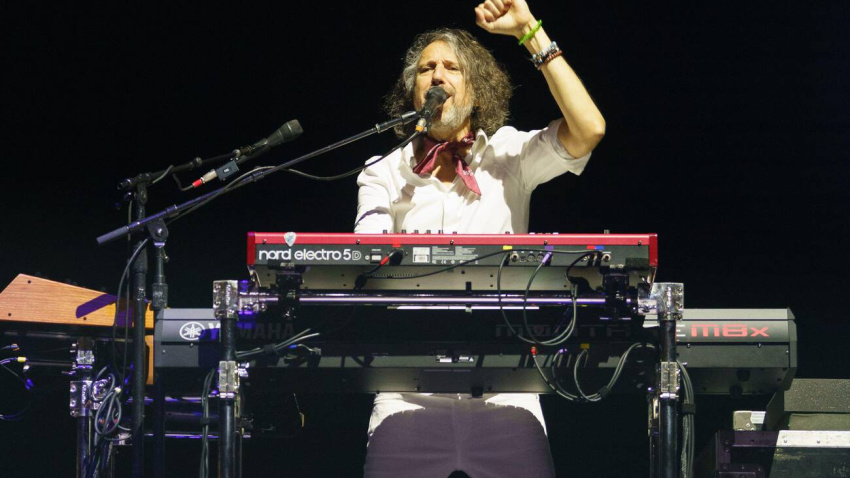 3EAPN2M Michael Bluestein performs with Foreigner in Hollywood, Florida, on April 22, 2026. The performance was part of their 50th anniversary tour.