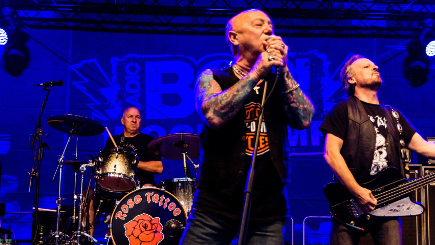 W0TG91 Kiel, Germany. 18th June, 2018. The Band "Rose Tattoo" is performing in the Freilichtbuhne Krusenkoppel during the Kieler Woche 2018 © Bjorn Deutschmann/Alamy Live News