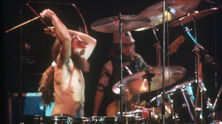 EC2FRY LYNYRD SKYNYRD US rock group in 1975 with Artimus Pyle on drums. Photo van Houten