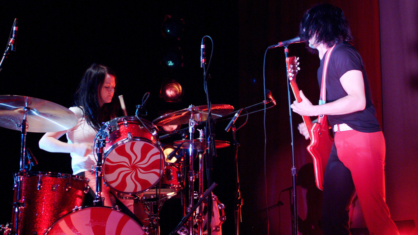 3A8JPR6 January 20, 2008 - Pittsburgh, PA, U.S. - July 22, 2003; Pittsburgh, PA, USA; Musician JACK WHITE and MEG WHITE of 'The White Stripes' performs at Chevrolet Amphitheatre. Mandatory Credit: Photo by Jason Nelson/AdMedia (A©) Copyright 2004 by Jason Nelson