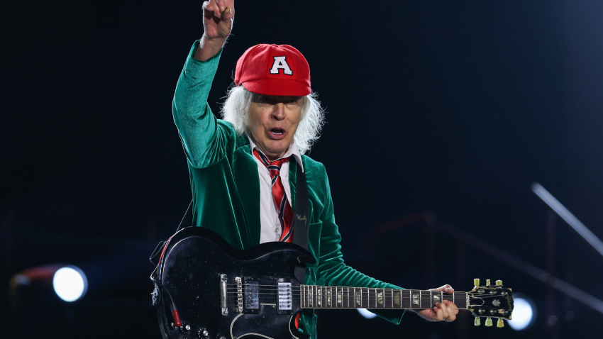 3BBR948 Tampa, Florida, USA. 16th May, 2025. Angus Young of the band AC/DC performs during their PWR UP World Tour at Raymond James Stadium on Friday, May 16, 2025 in Tampa. (Credit Image: © Luis Santana/Tampa Bay Times via ZUMA Press Wire) EDITORIAL USAGE ONLY! Not for Commercial USAGE!