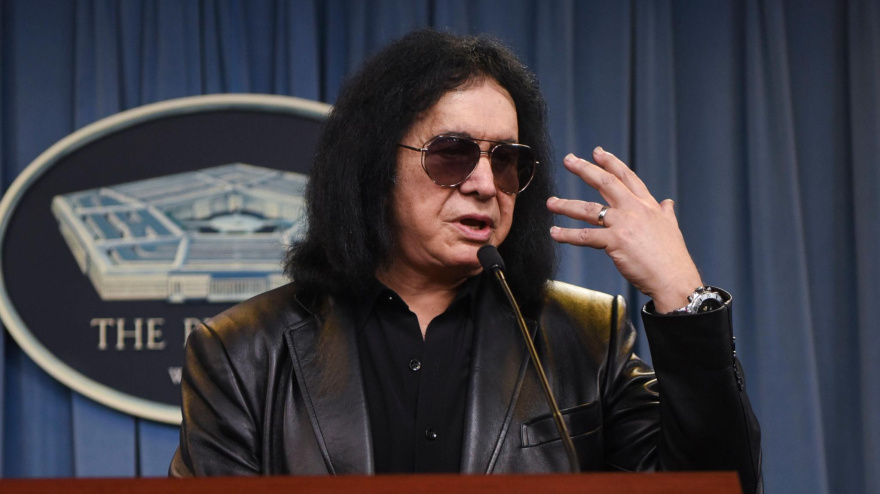 T9TJ4B Rock legend Gene Simmons of KISS answers soldiers questions during a meet-and-greet at the Pentagon May 16, 2019 in Washington, D.C.