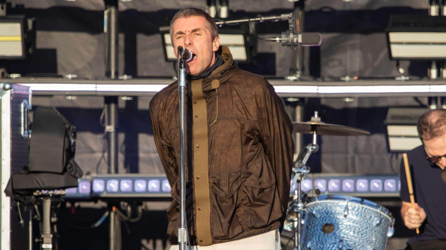3BRCB58 Manchester, England, 11th July, 2025. Oasis playing the first of five nights at Heaton Park on their Live '25 World Tour. Izzy Clayton/Alamy Live News (12 MONTHS TIME USAGE ONLY) Credit: Izzy Clayton/Alamy Live News