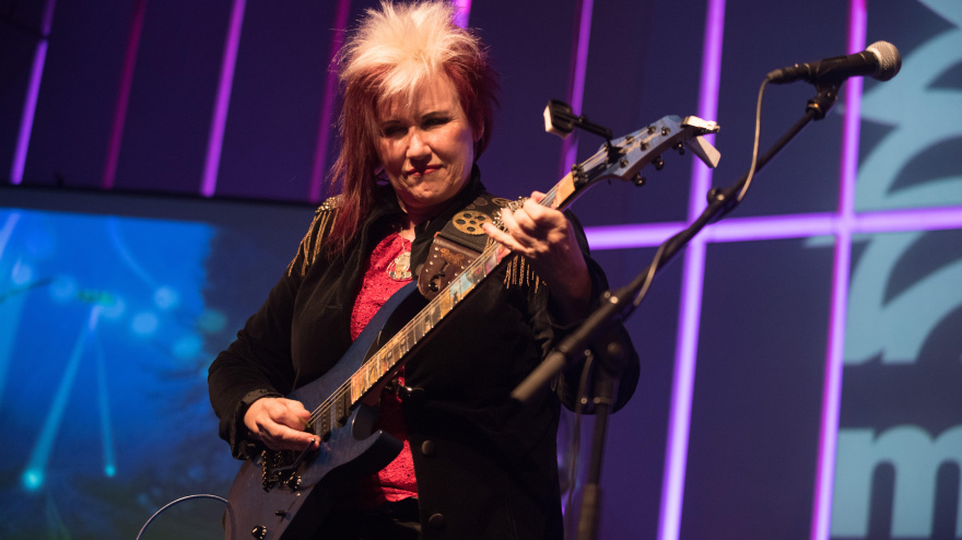 KG598H Roreto Di Cherasco, Italy. 03rd Nov, 2017. Jennifer Batten (Michael Jackson's guitarist) performs in Merula at Roreto di Cherasco. Credit: Alberto Gandolfo/Pacific Press/Alamy Live News
