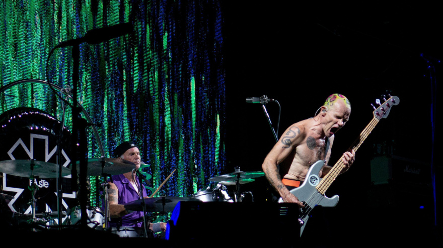 3B5BBCK July 27, 2022, San Diego, California, USA: Drummer Chad Smith and bassist Flea of the band Red Hot Chili Peppers perform live in concert at Petco Park.  (Photo Credit: © K.C. ALFRED/ZUMA PRESS (Credit Image: © K.C. Alfred/ZUMA Press Wire)