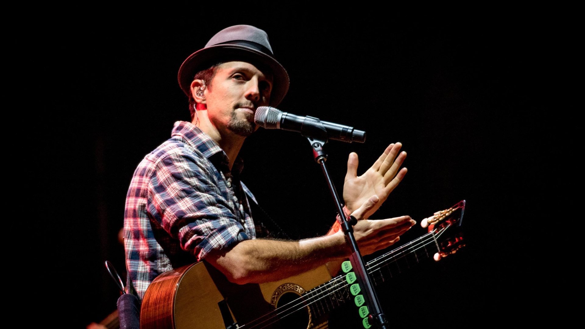 Jason Mraz demuestra que solo con una guitarra también se conquista Madrid: “Soy vuestro”