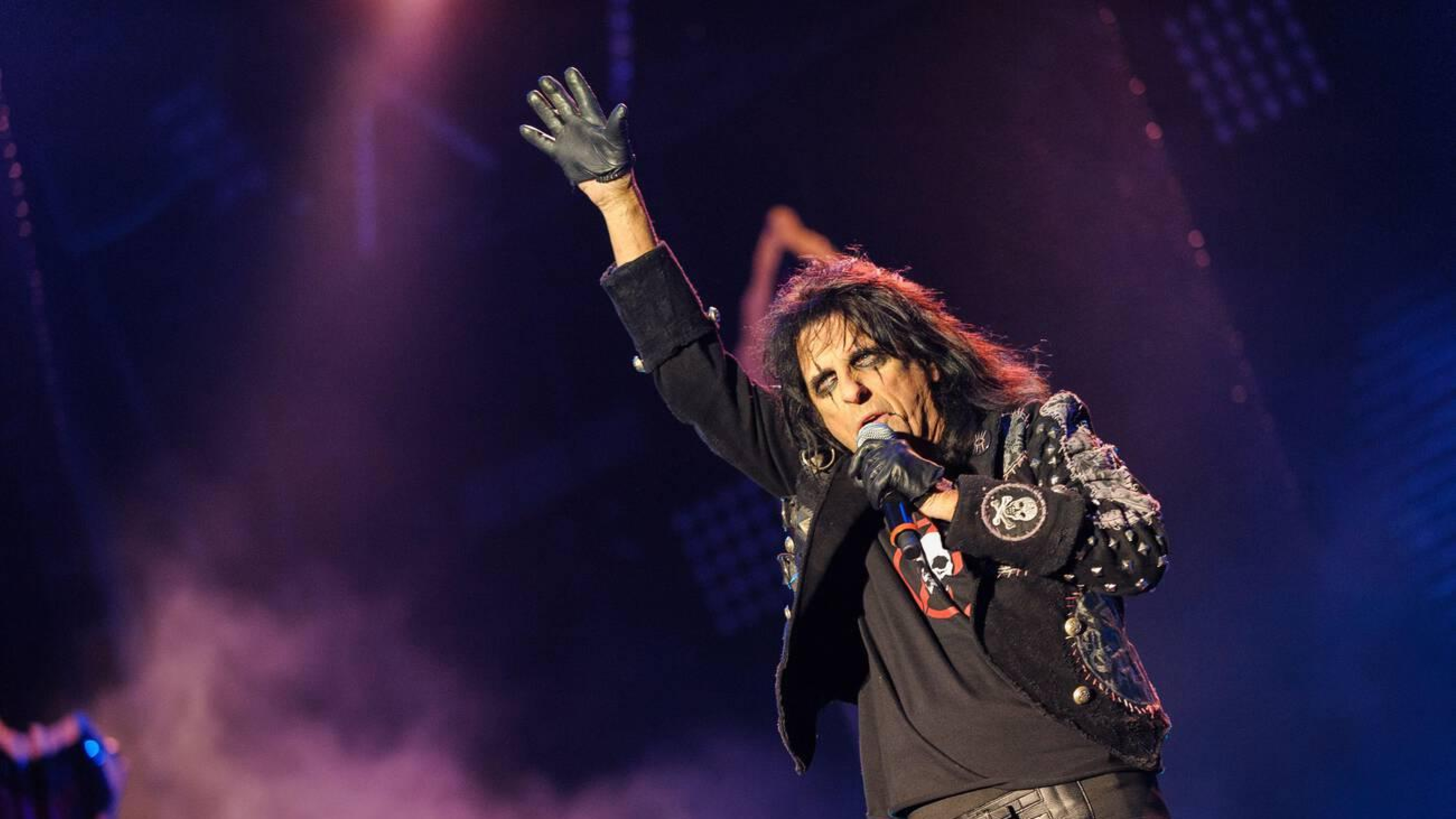 Alice Cooper presenta a su nueva guitarrista, Anna Cara, sustituyendo a Nita Strauss