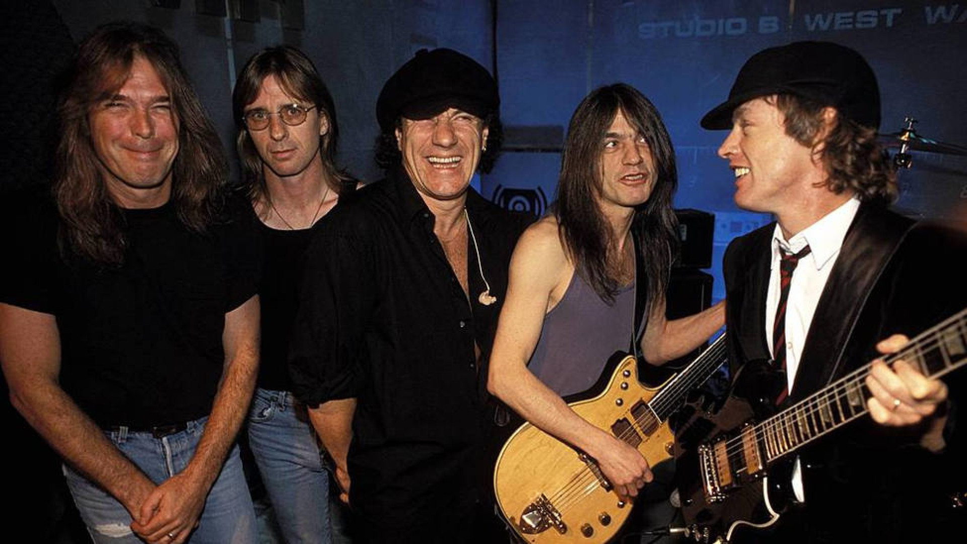 Ac dc 1995. Ac/dc 80. Ас групп. Малькольм ac dc. Ас диси в молодости.