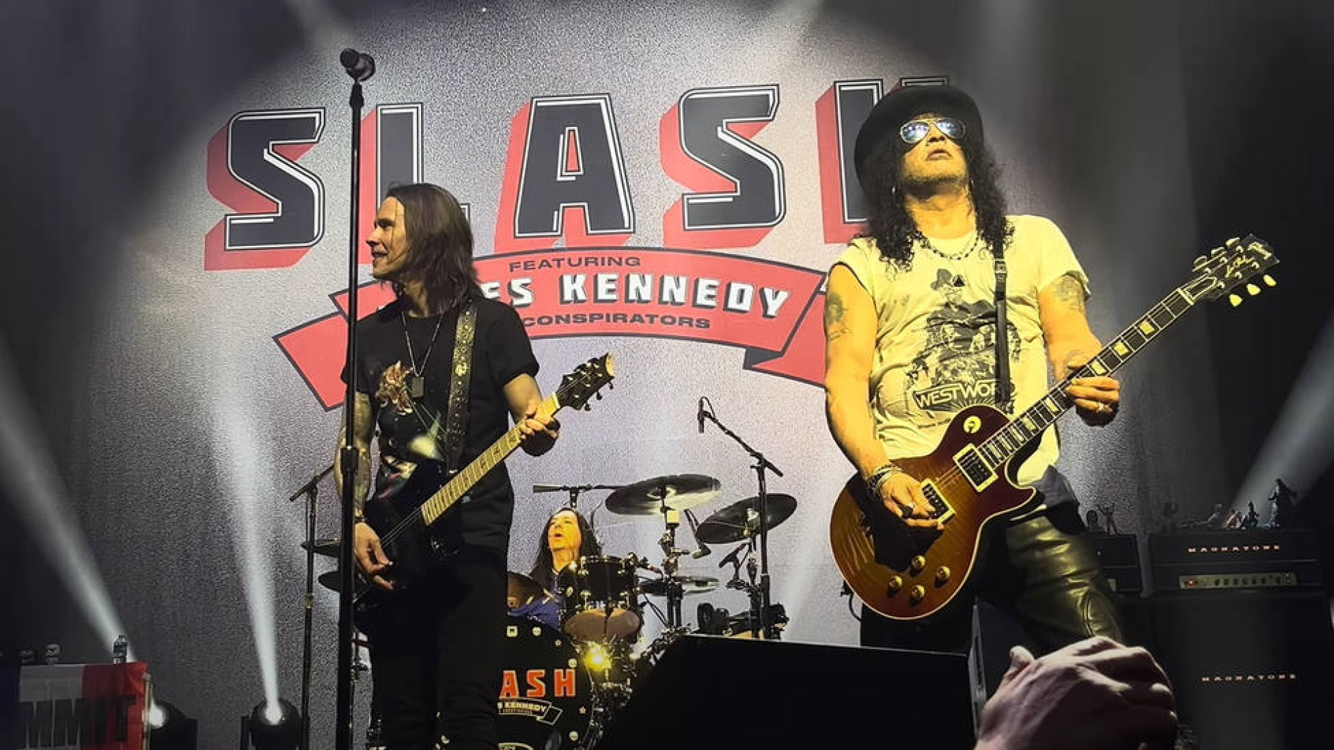 Slash (Guns N' Roses) toca el “Highway to Hell” de AC/DC en directo ...