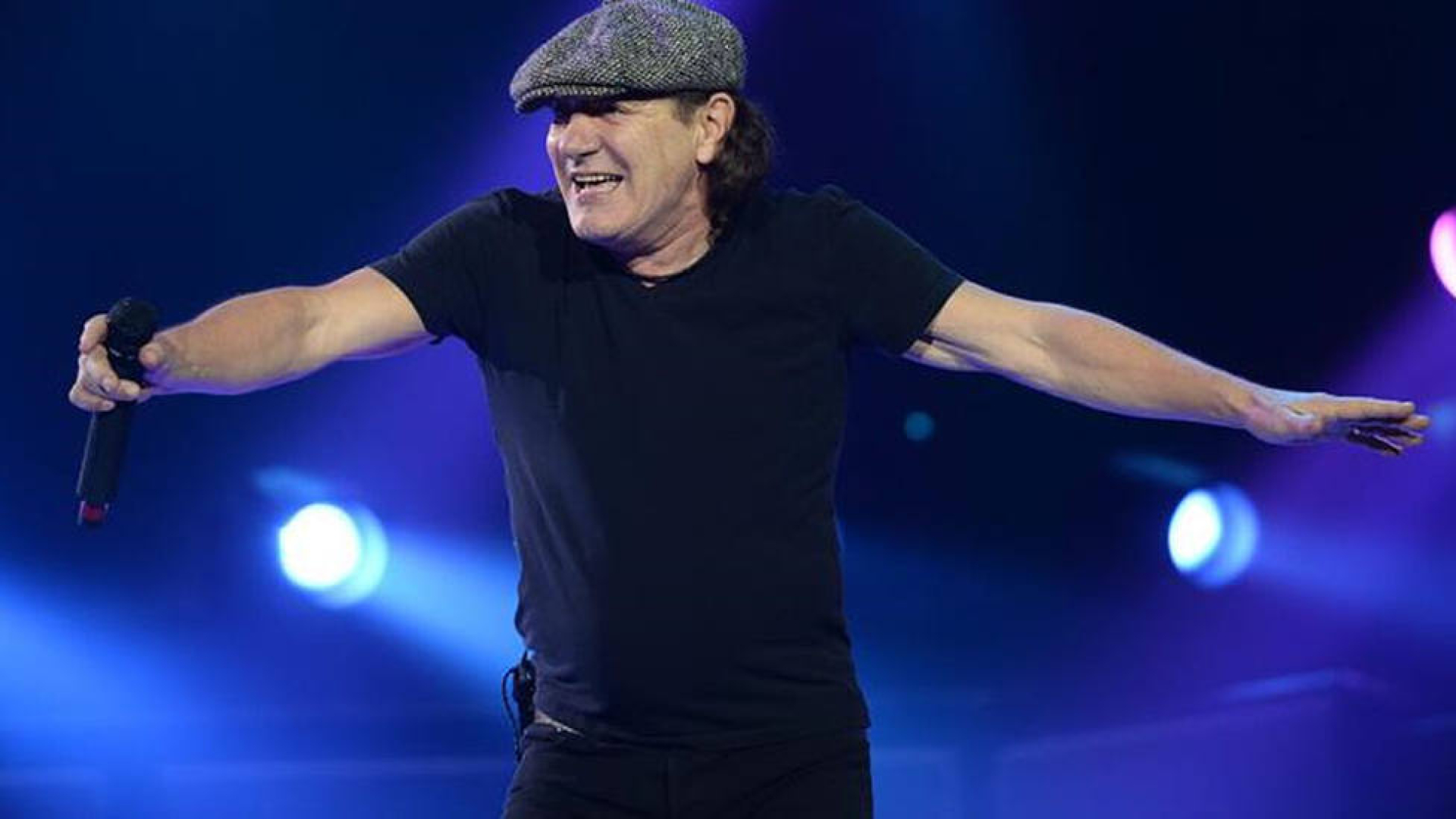 Brian Johnson (AC/DC) explica en detalle cómo la tecnología salvó sus ...