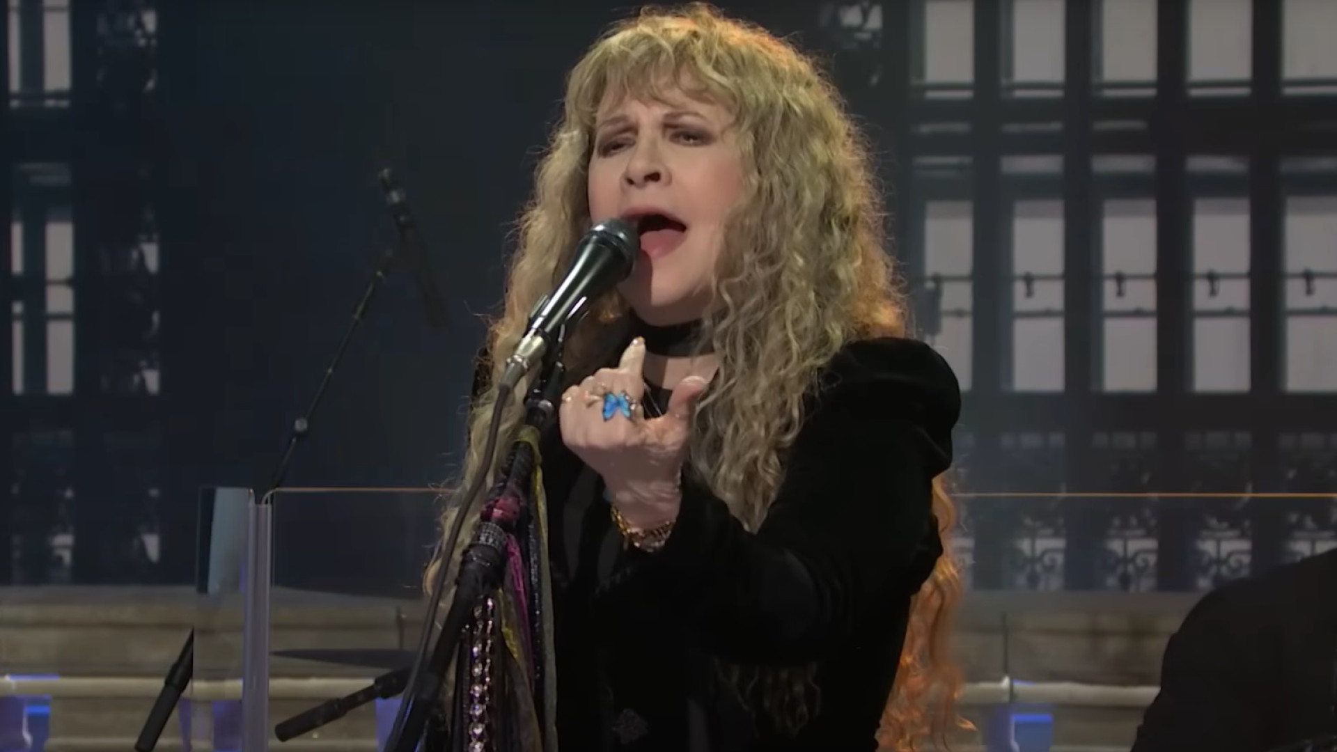 Stevie Nicks (Fleetwood Mac) vuelve a Saturday Night Live cuatro décadas después toca su