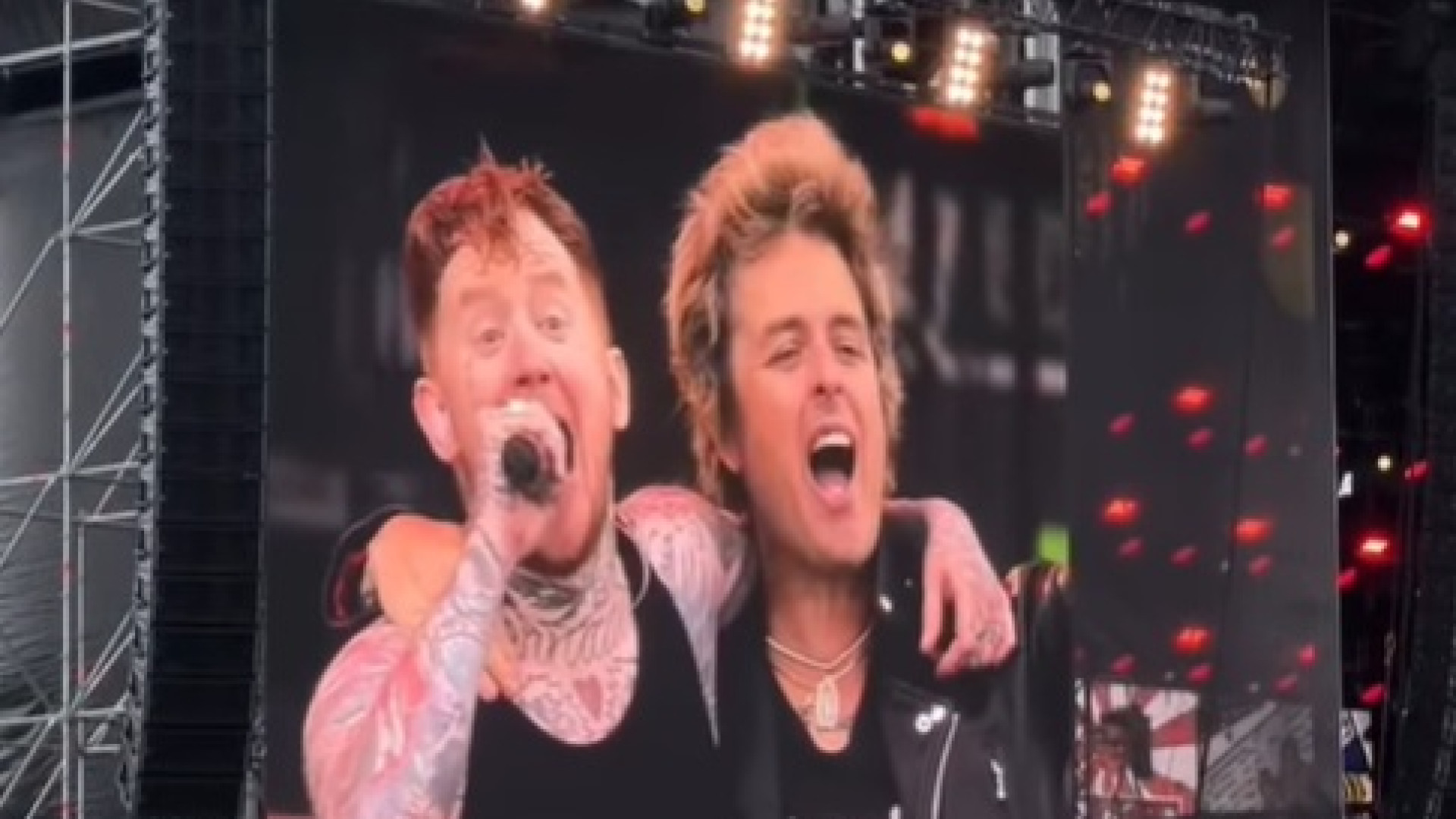 Billie Joe Armstrong (Green Day) se une a los Sex Pistols para tocar “Anarchy in the UK”: este es...