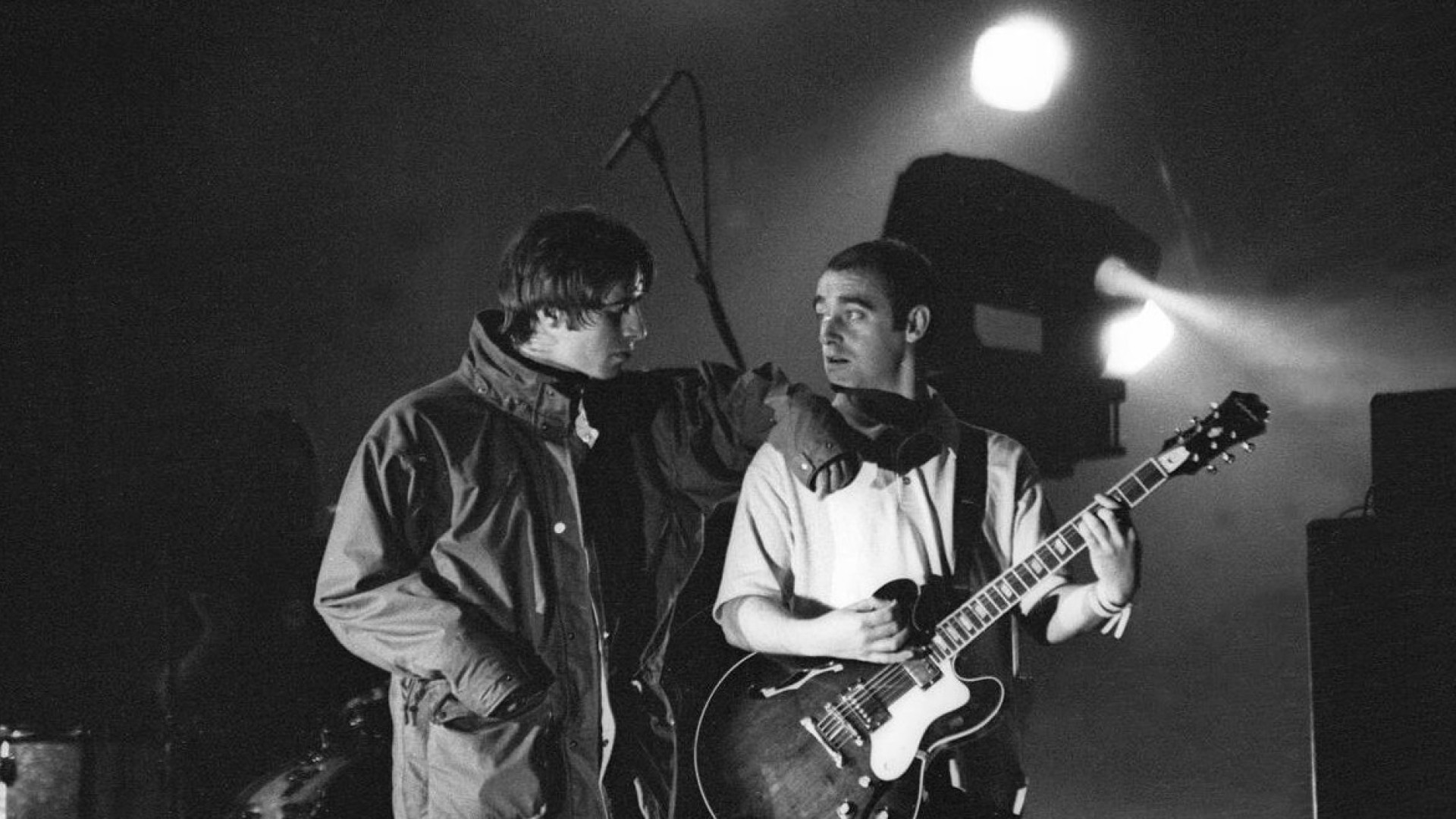 ¡Amor y odio en una canción! La increíble historia de 'Wonderwall': el himno que OASIS llegó a...