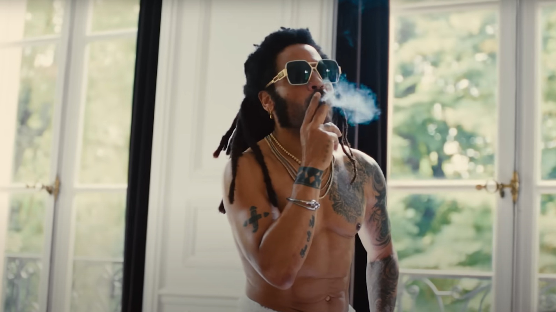 Una fan le arranca las rastas a Lenny Kravitz en pleno concierto: “¿Sabes lo fuerte que tienes que...