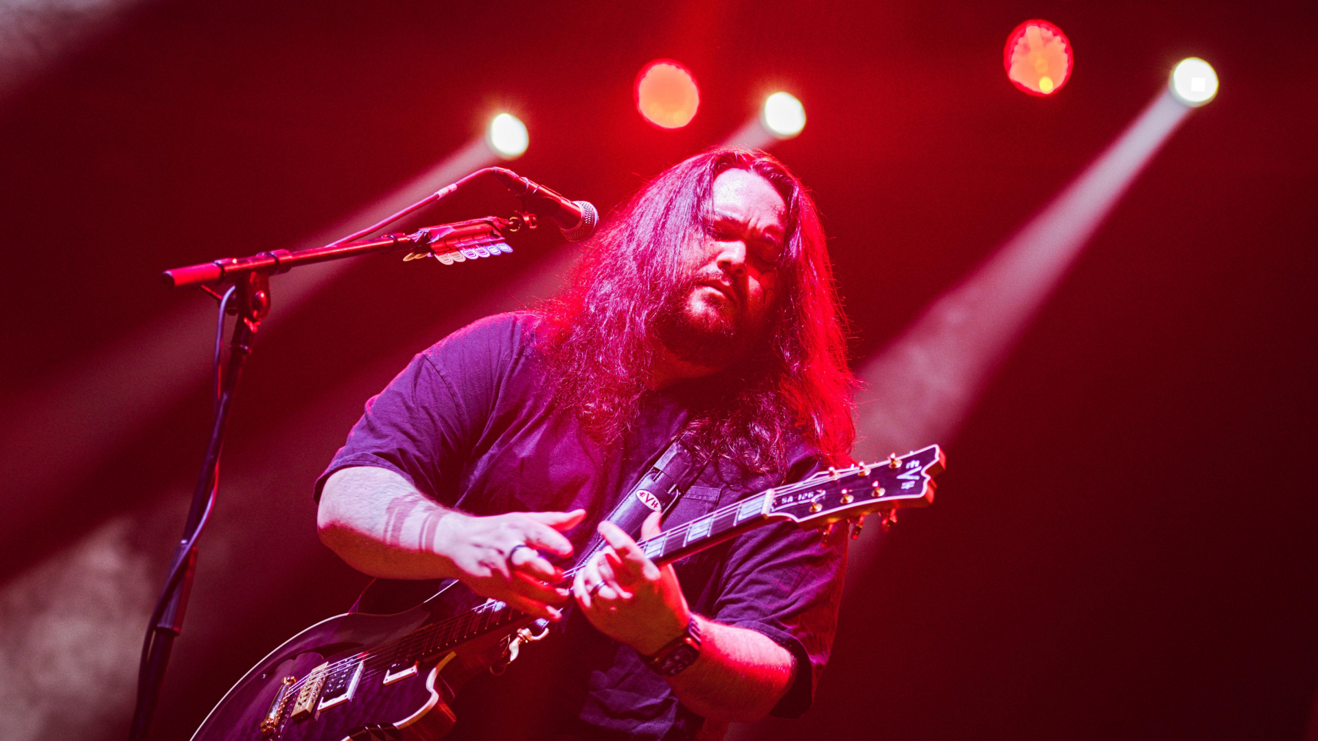 Wolfgang Van Halen habla sobre cómo es ser músico bajo la sombra de su padre: “Es un arma de doble...