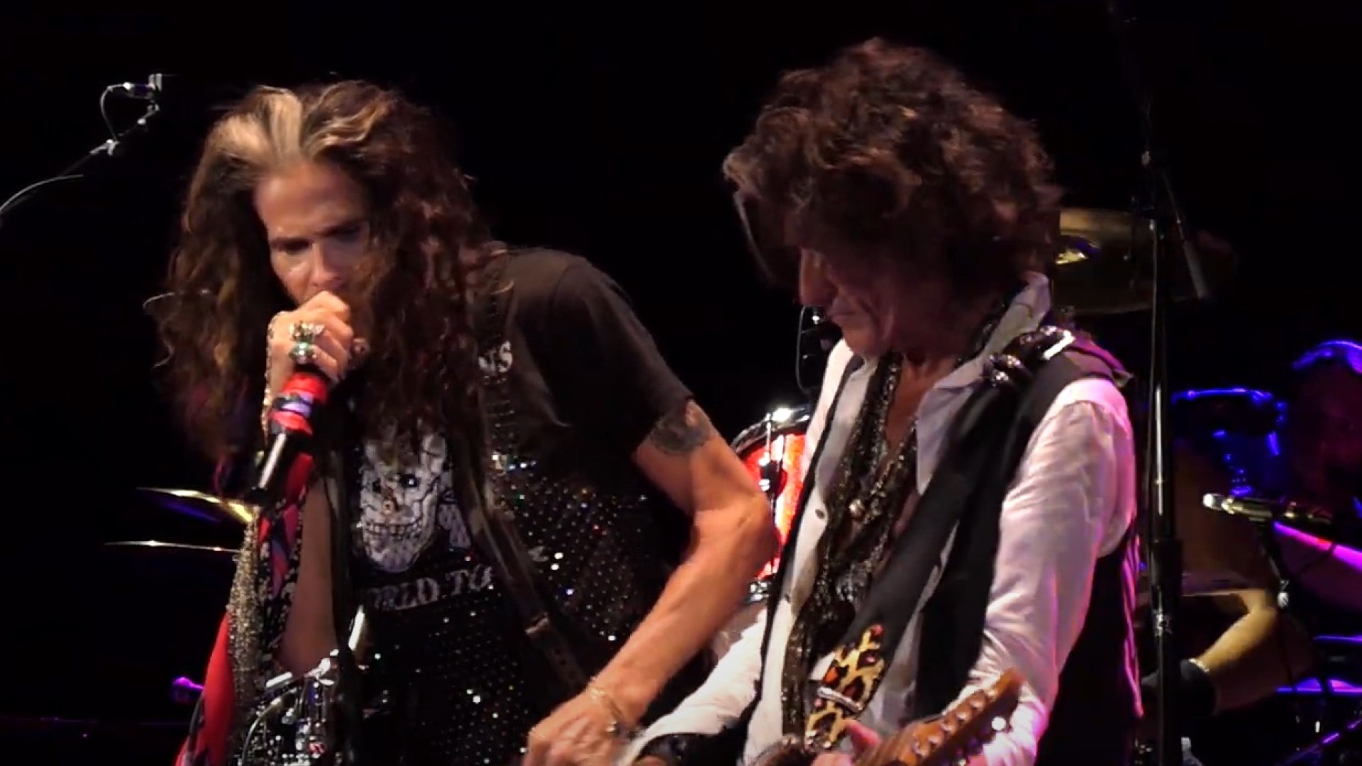 Steven Tyler y Joe Perry (Aerosmith) tocan juntos con Slash... siendo teloneros de esta legendaria...