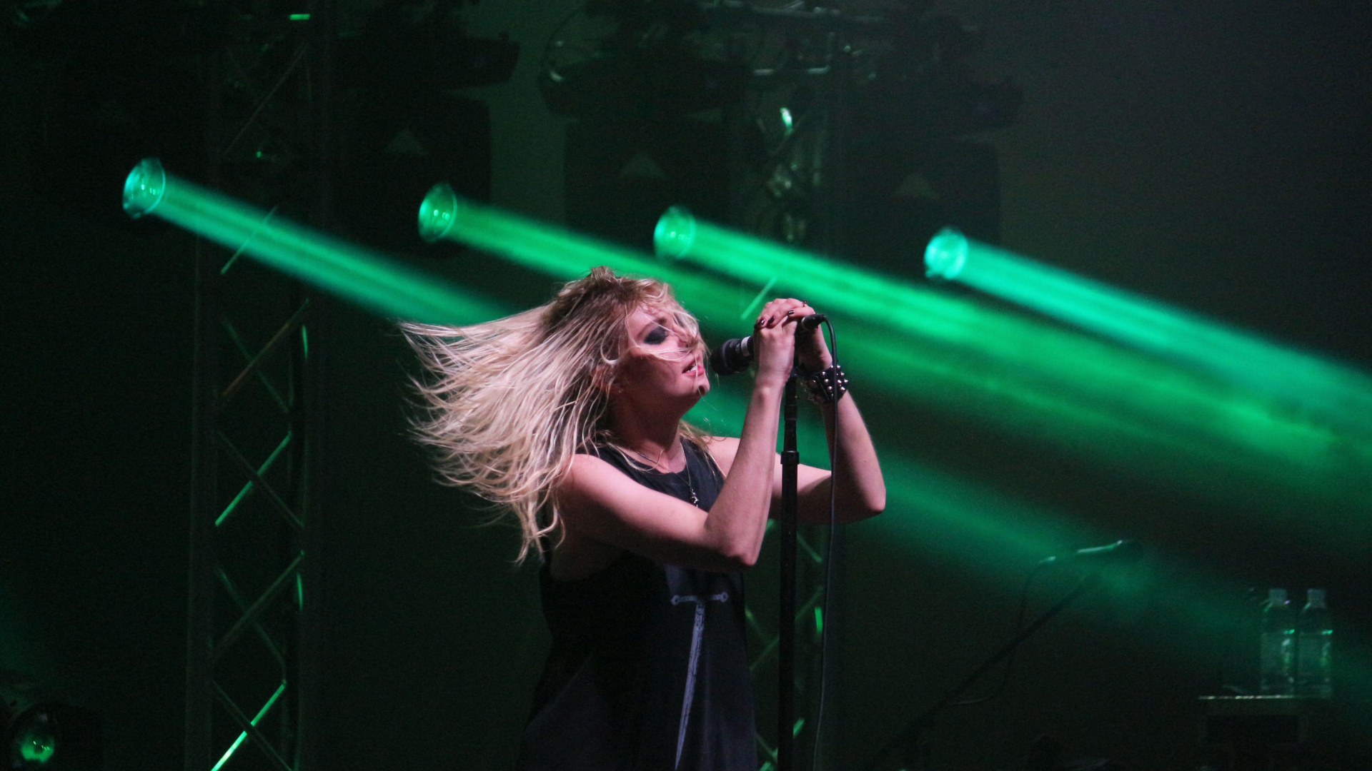La foto de Taylor Momsen desde el hospital enseñando las secuelas de la picadura de una araña...