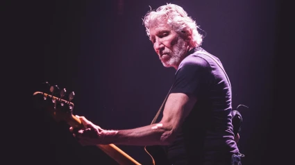 MD3CME Milan, Italy. 17th Apr, 2018. The music legend, singer and song writer, Roger Waters Performing live on stage at the Assago Forum in Milan for his first "Us + Them" italian tour concert Credit: Alessandro Bosio/Alamy Live News