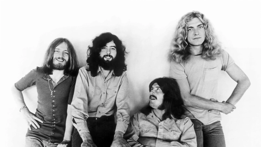 2Y772GH Led Zeppelin. Portrait of the English rock band, Led Zeppelin, promotional photo, 1971.  From left to right: bassist John Paul Jones, guitarist Jimmy Page, drummer John Bonham and vocalist Robert Plant.