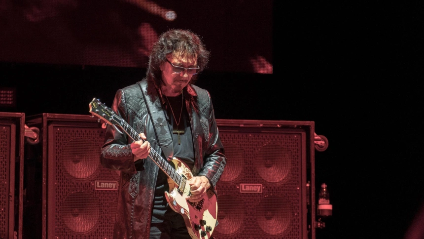T185NR Tinley Park, Illinois, USA. 4th Sep, 2016. TONY IOMMI of Black Sabbath performs live at Hollywood Casino Amphitheater in Tinley Park, Illinois Credit: Daniel DeSlover/ZUMA Wire/Alamy Live News