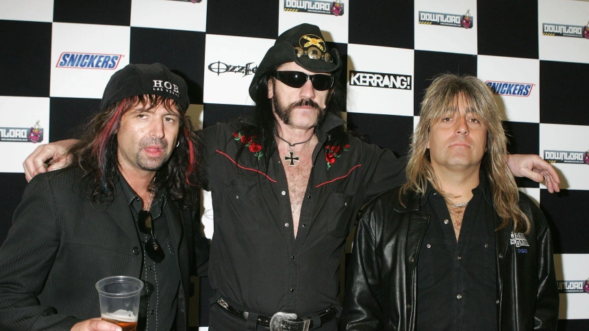 2HBJK98 Motorhead; Phil Campbell; Lemmy Kilminster; Mikkey Dee pose backstage on at the third and final day of this year's Download Festival at Donington Park, Castle Donington on June 12, 2005 in Leicestershire, England.