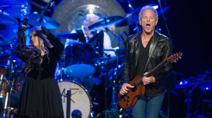 DFFKHC Glasgow, UK . 03rd Oct, 2013. Stevie Nicks, Lindsey Buckingham of Fleetwood Mac perform on stage at the Hydro on October 3rd, 2013 in Glasgow, UK Credit:  Sam Kovak/Alamy Live News