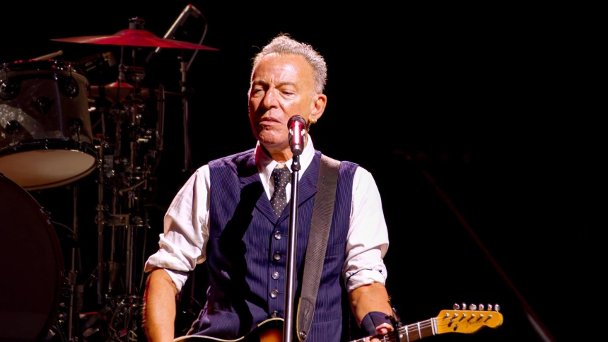 3BB5CNA May 14, 2025, Manchester, United Kingdom: BRUCE SPRINGSTEEN and the E Street Band perform onstage during the opening night of The Land of Hope and Dreams Tour at Co-op Live Arena on May 14, 2025, in Manchester, England. The 2025 tour is SPRINGSTEENa??s first major European run since 2023 and features classic hits alongside material from his recent albums. The show took place at the UKa??s newest and largest indoor arena. (Credit Image: © Andy Von Pip/ZUMA Press Wire) EDITORIAL USAGE ONLY! Not for Commercial USAGE!