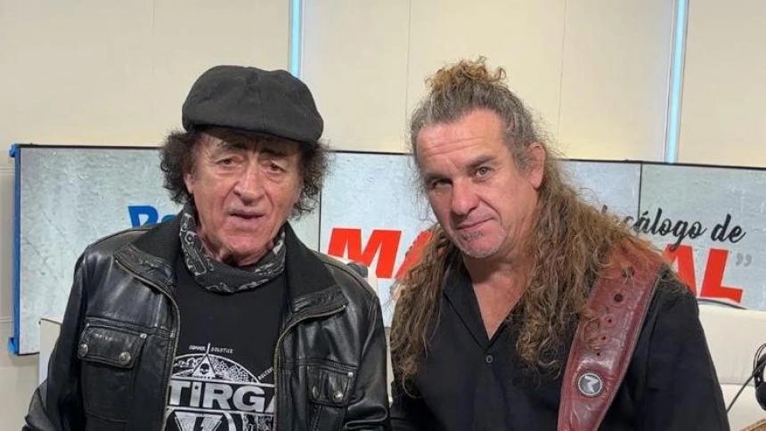 Niko del Hierro junto a Mariskal en el estudio de RockFM