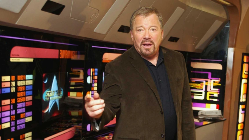 B3NJB2 William Shatner December 2002 Actor Writer aka Bill Shatner