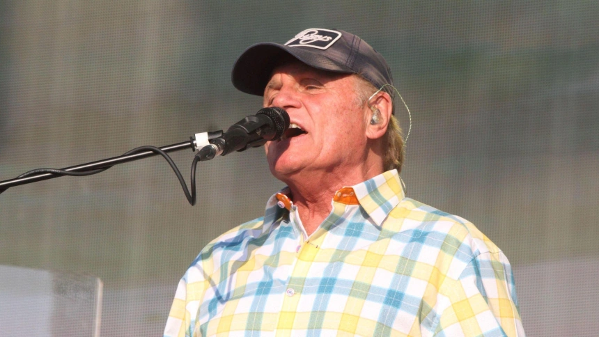 2GD622A London. UK. Bruce Johnston , The Beach Boys at the  British Summer Time at Hyde Park, London. 7th July 2013.  Ref:LMK73-44613-080713.  Keith Mayhew/Landmark Media. .