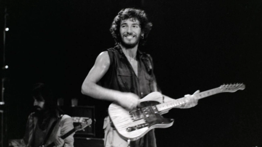 B8NM00 B8NM00 Bruce Springsteen and the E-Street Band, playing at Seton Hall University, December 11, 1975