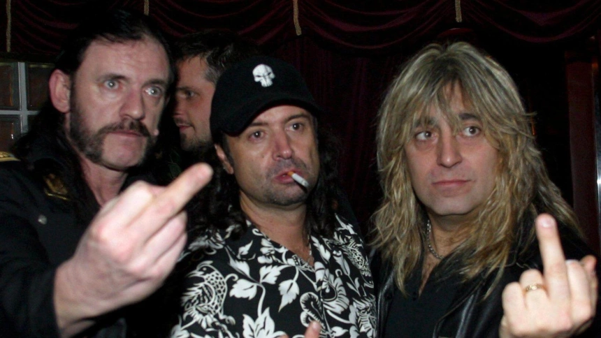 2GJ9K63 STOCKHOLM 20021120 party at the Sinners club after a concert with Motorhead, fr.v. Lemmy, Philip Campbell, Mikkey DeeFoto Malin Bondesson/SCANPIX code 72705**