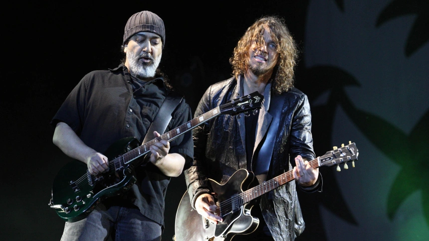 G5A87K Kim Thayil (left) and Chris Cornell of Soundgarden perform at the Hard Rock Calling music festival in Hyde Park, London.