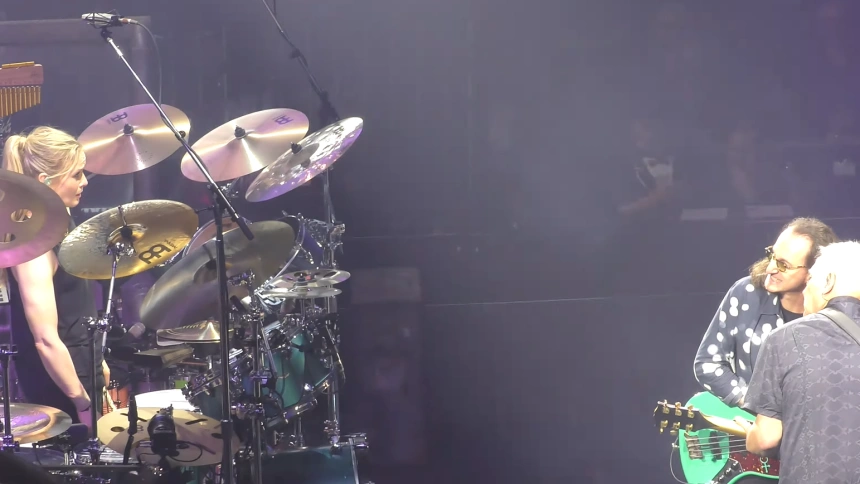 Este es el vídeo completo de la actuación de Anika Niles durante el regreso de Rush al escenario