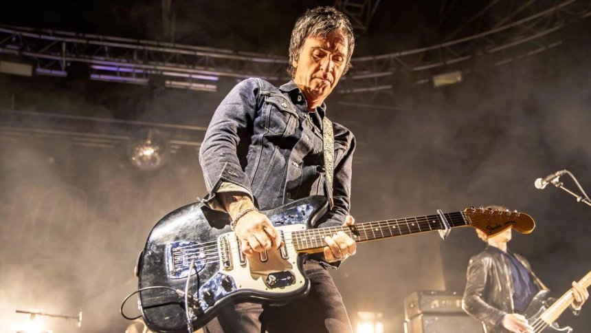 3D3T0T4 3D3T0T4 Milan Italy. 06th nov 2025. The British singer-songwriter and guitarist JOHNNY MARR performs live on stage at Fabrique to present his new album "Look Out Live!".