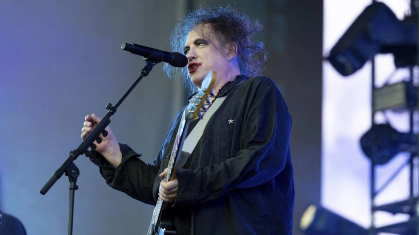 3F19DX0 3F19DX0 Robert Smith, singer, guitarist, The Cure, rock band, GB, live in Berlin 2026, openair, 10.07.2026, Parkbuehne Wuhlheide, Berlin, Germany, sold out <