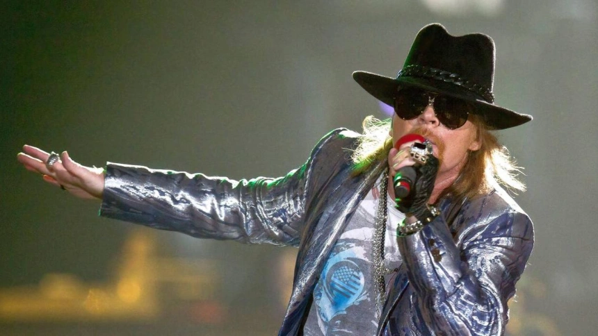 3D1TNHF Axl Rose of the pop group Guns N'Roses during a concert in 2010 in Het Gelredome in Arnhem Holland. vvbvanbree photography