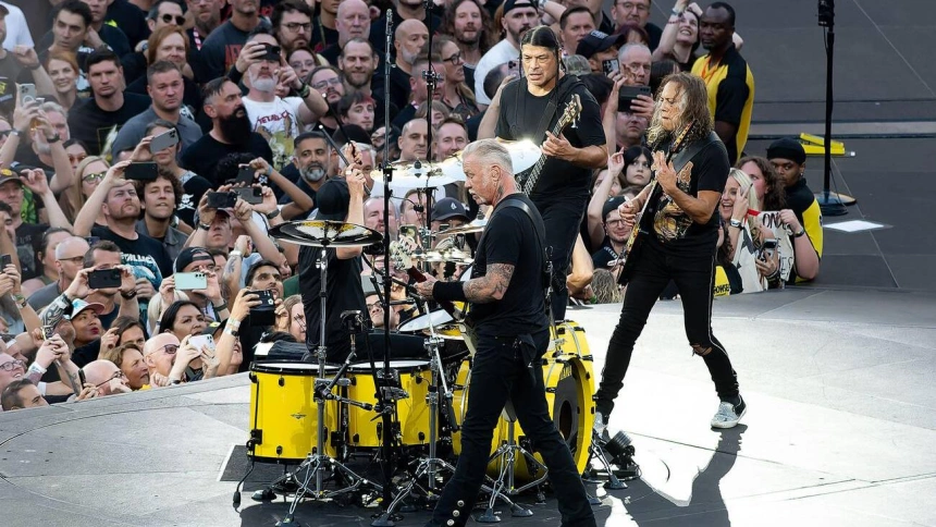 3F73KB6 LONDON, ENGLAND: Metallica perform at the London Stadium. Featuring: James Hetfield, Robert Trujillo, Lars Ulrich, Kirk Hammett Where: London, United Kingdom When: 03 Jul 2026 Credit: Neil Lupin/WENN