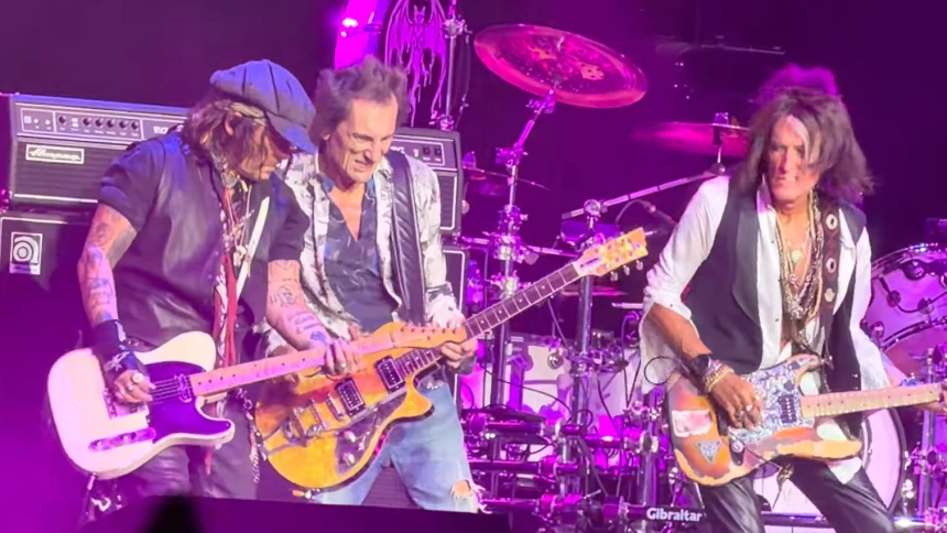 Hollywood Vampires recibe a Ronnie Wood (The Rolling Stones) en su primer concierto en más de tres años