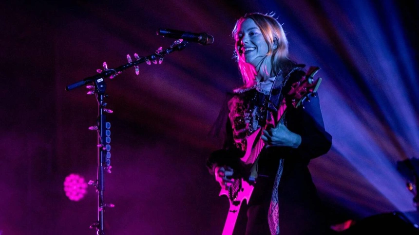 2S9B6XB Phoebe Bridgers live in concert @ Roskilde Festival, Roskilde, Denmark