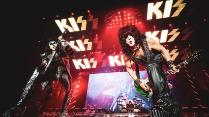 2J2K9MP ITALY, BOLOGNA, UNIPOL ARENA 2017: Gene Simmons and Paul Stanley, of the American rock band ?KISS?, performing live on stage for the ?World Tour? European leg