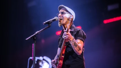 2JBMR2C Fito & Fitipaldis performing at Palau Sant Jordi, Barcelona 04 Jun. 2022. Photographer: Ale Espaliat