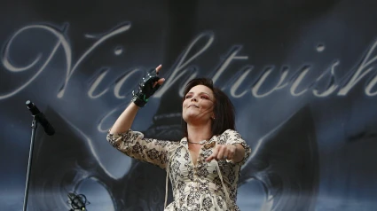 D4F2P3 Anette Olzon, singer of Finnish rock band 'Nightwish', performs at the annual open air music festival 'Rock im Park' in Nuremberg, Germany, 08 June 2008. The three-day event with 60,000 visitors and 90 performing bands ends today on 08 June. Photo: DANIEL KARMANN